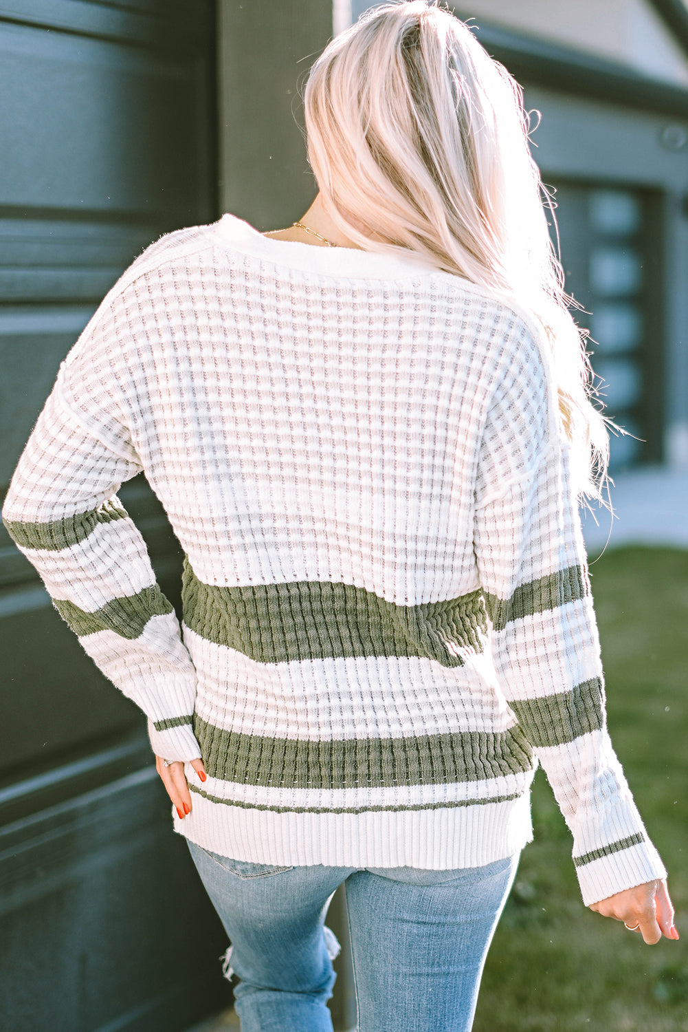 Get ready to add some color to your wardrobe with this Green Colorblock Textured Knit Buttoned Cardigan! The block-striped lightweight weave brings a playful touch to any outfit, while the rows of buttons down the front make for easy layering. Plus, the carefully knitted patterns and ribbed details add a touch of elegance to this quirky and fun cardigan.