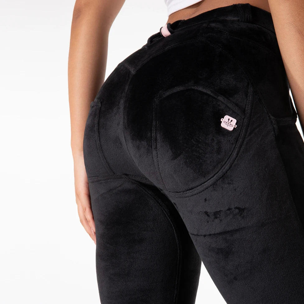 These Butt Lifting Leggings feature innovative technology and a mid-rise design for a flattering and comfortable fit. With a variety of 8 colors to choose from, these leggings offer a super stretchy fabric for a skinny leg look. Upgrade your activewear collection with these stylish and functional leggings.