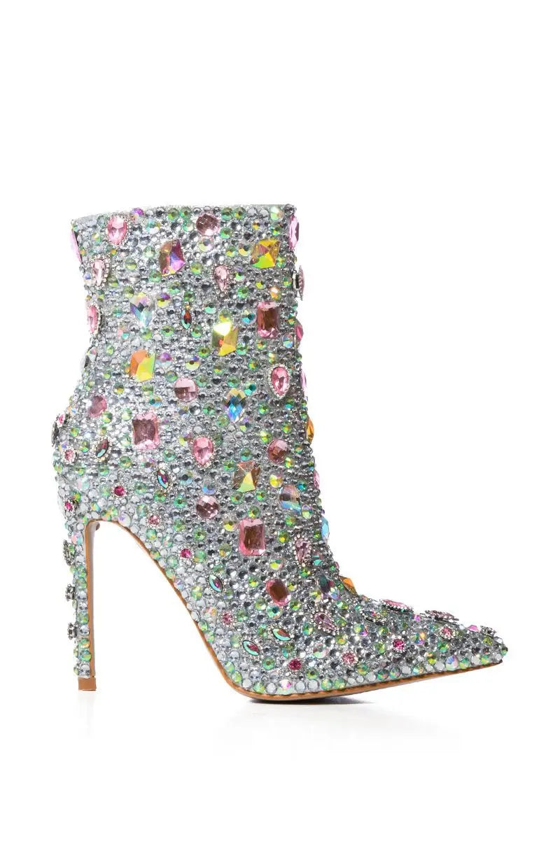 Walk with style in these luxurious Designer Women's Multi Colored Rhinestone Boots. The intricate rhinestone design adds a touch of elegance to any outfit, while the high-quality materials ensure durability and comfort. Elevate your wardrobe with these exclusive boots that are sure to turn heads.