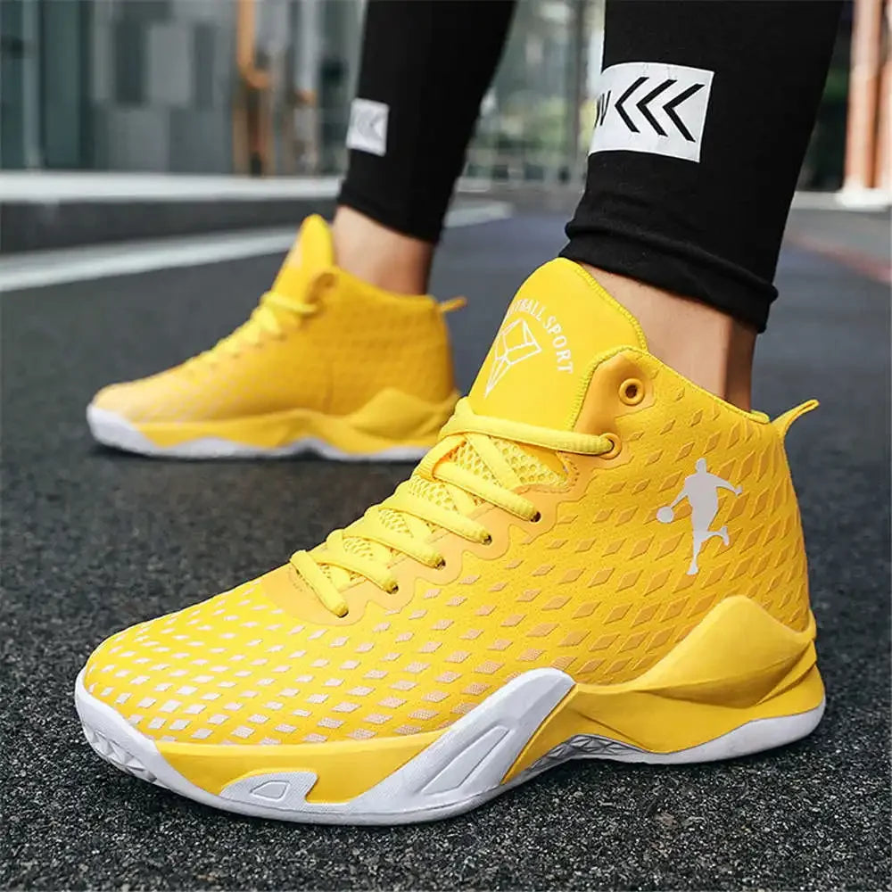 Yellow with yellow laces - Shaq Logo on outside ankle.  a white and yellow gradient design on the shoe itself.