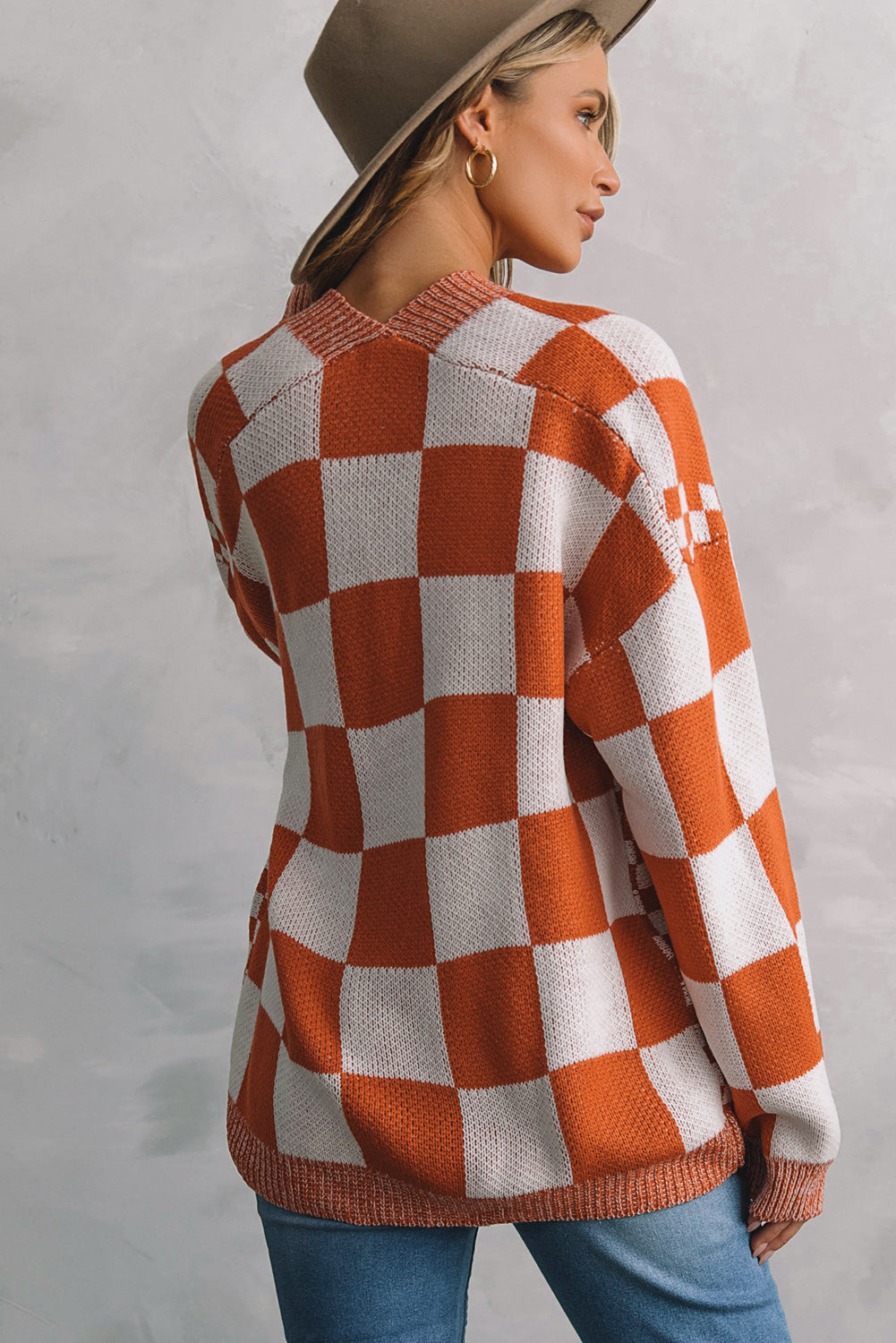 Introducing our Chestnut Mix Checkered Cardigan, a chic and classic addition to any wardrobe. Its checkered pattern is sure to make you fall in love with this knit coat. The open front design makes it easy to layer over any outfit, perfect for pairing with jeans, skirts, or dresses.